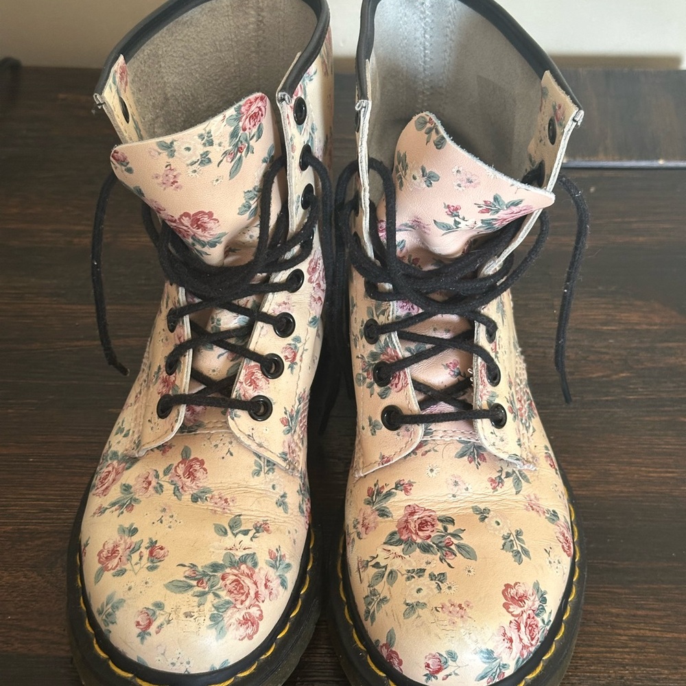 Dr. Martens Cream Rose Floral Lace-Up Boots